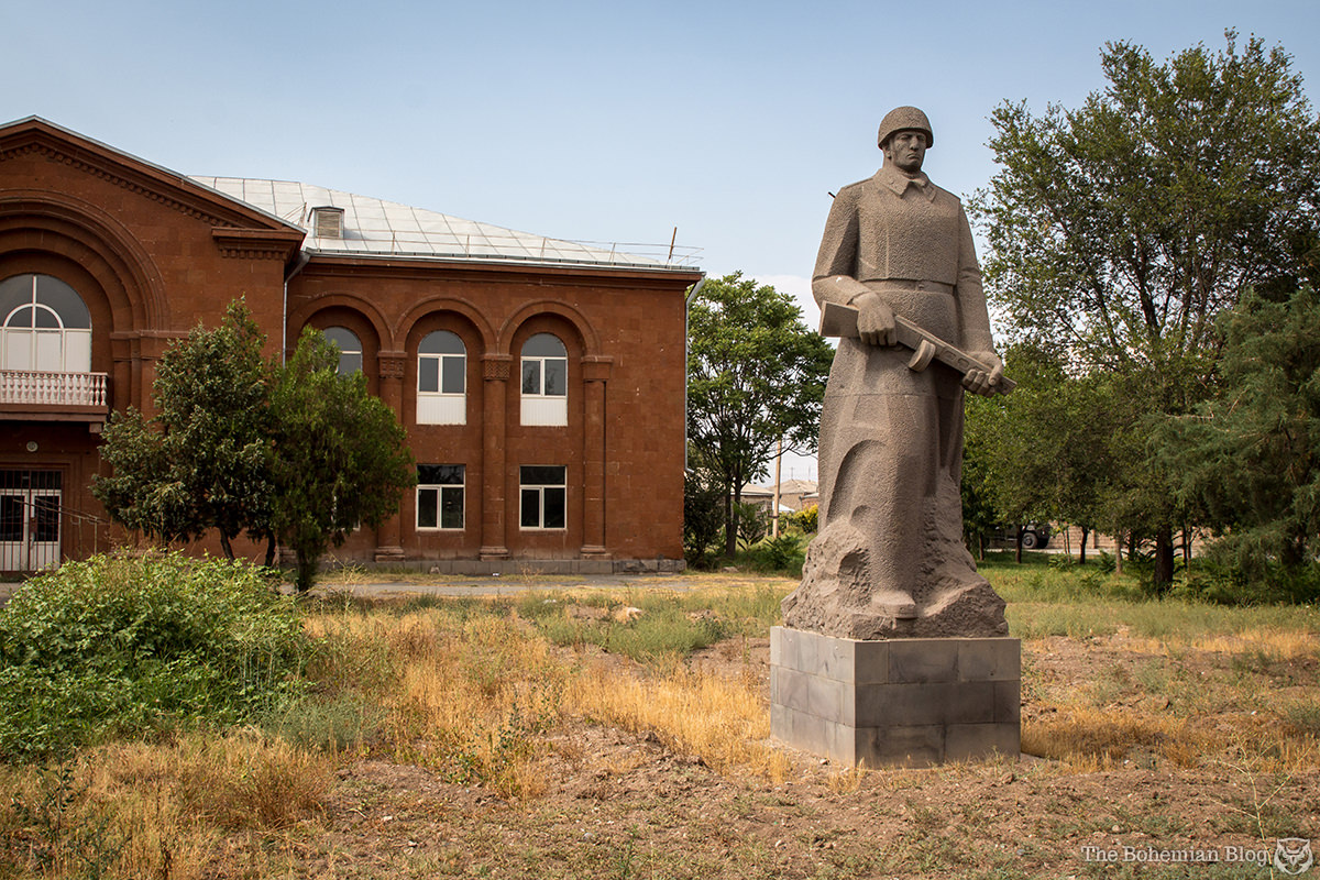 Monument to World War II Victims (Architect: V. Sahakyan, Sculptors: E. Vardanyan & K. Karakhanyan, 1970). Sardarapat, Armenia.