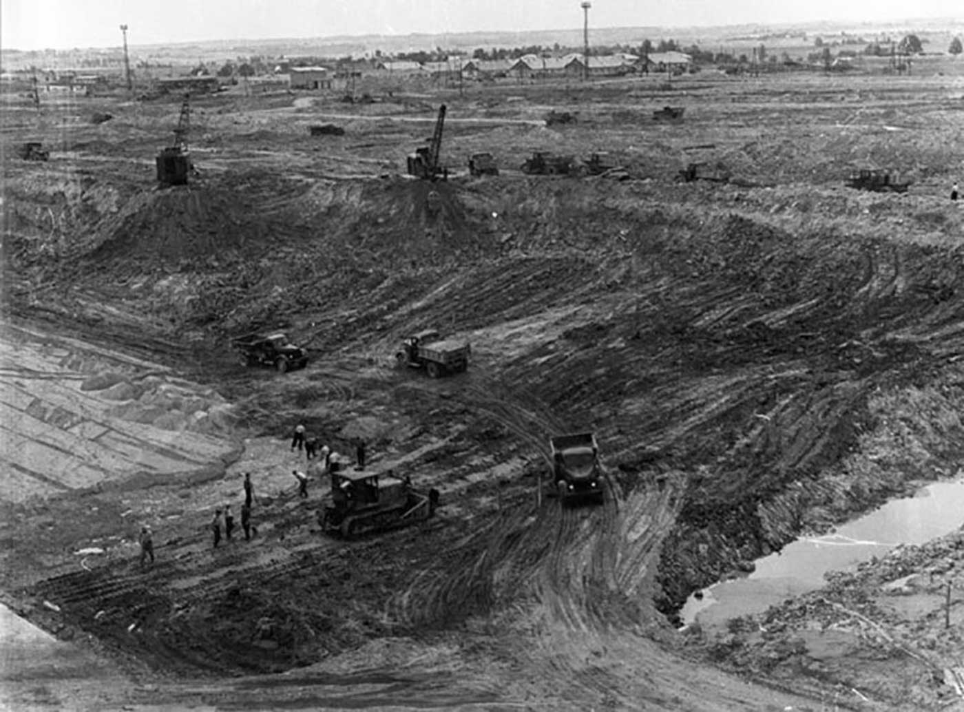 Archive photograph from the construction of Elektrėnai Power Plant.