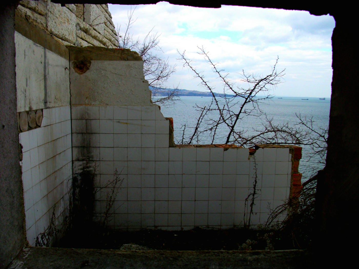 The fallen restaurant: exploring a ruin with a view on the edge of a cliff high above the Bulgarian Black Sea 