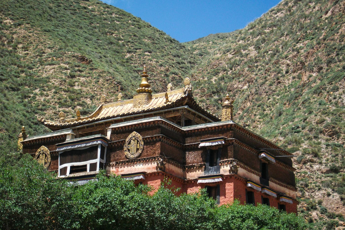 A Road Trip Through the Tibetan Plateau