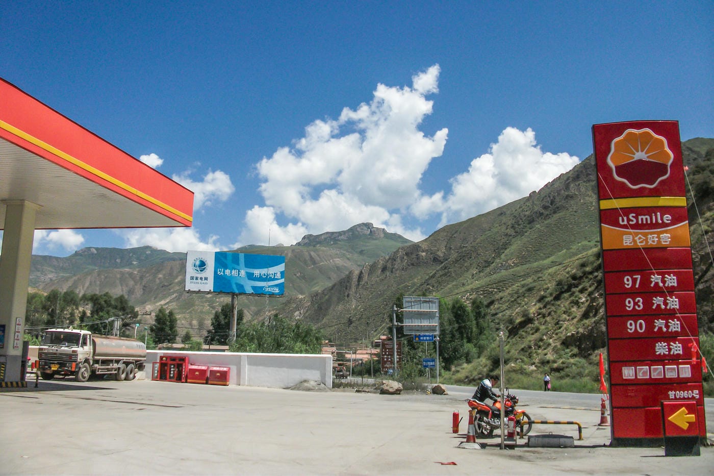 A Road Trip Through the Tibetan Plateau
