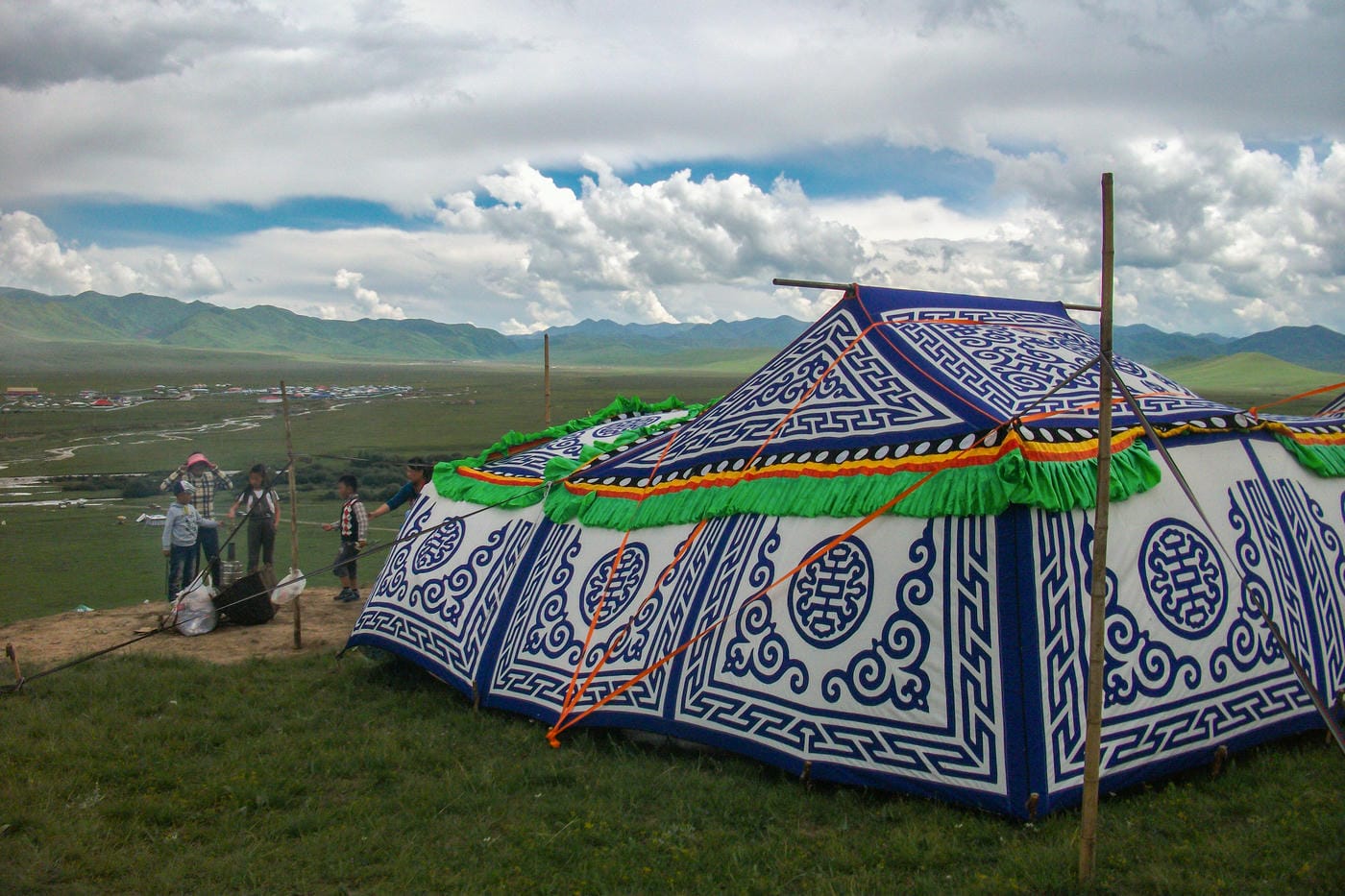 A Road Trip Through the Tibetan Plateau