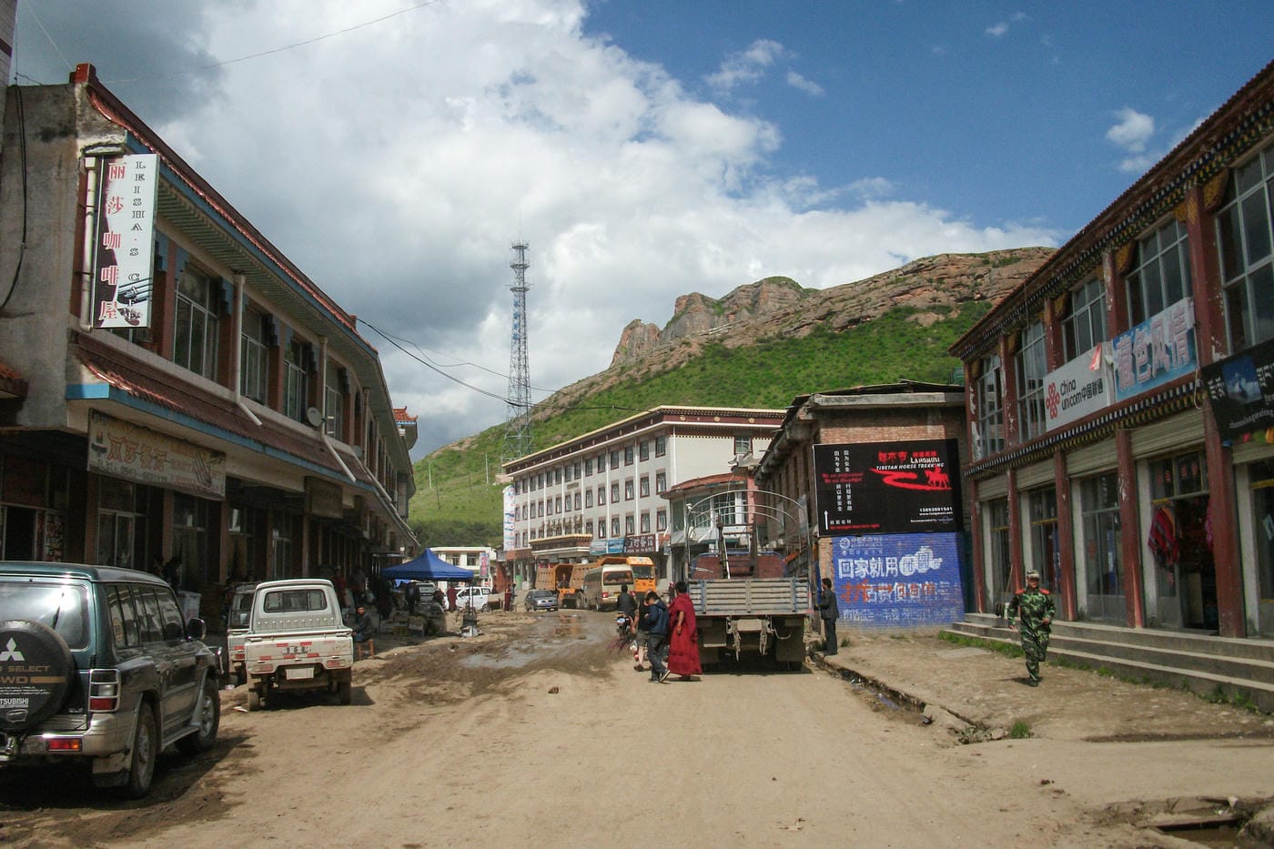 A Road Trip Through the Tibetan Plateau